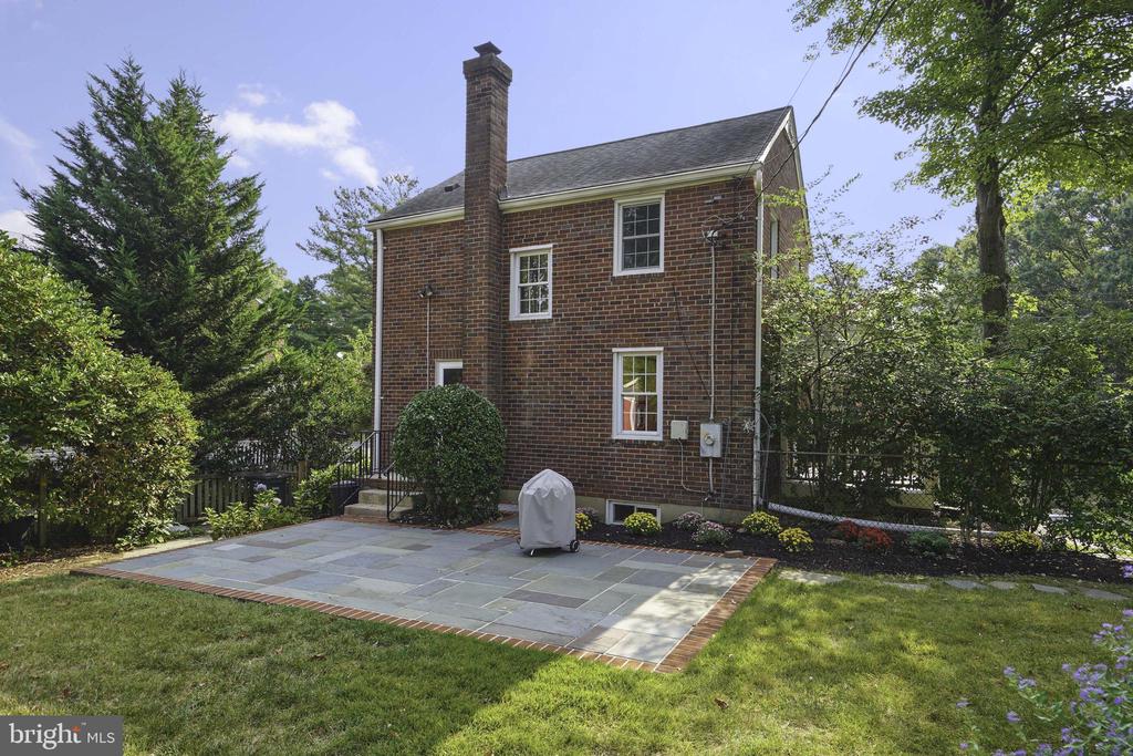 226 N EDISON STREET