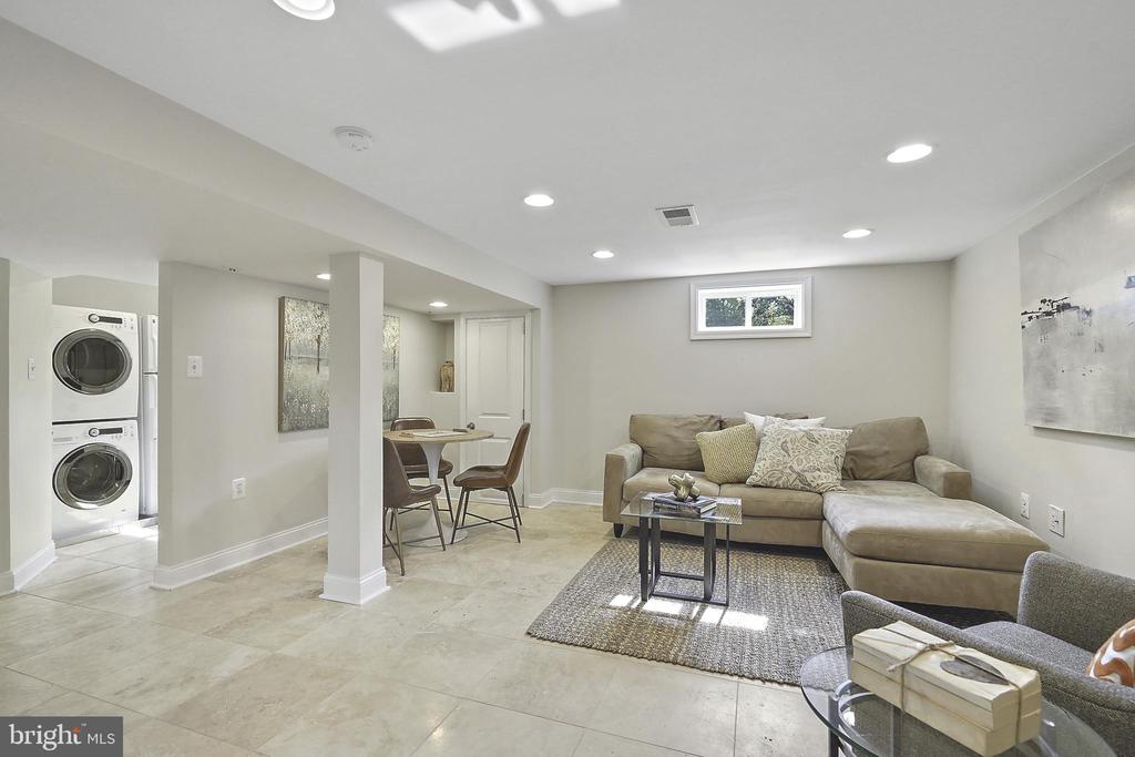 226 N EDISON STREET
