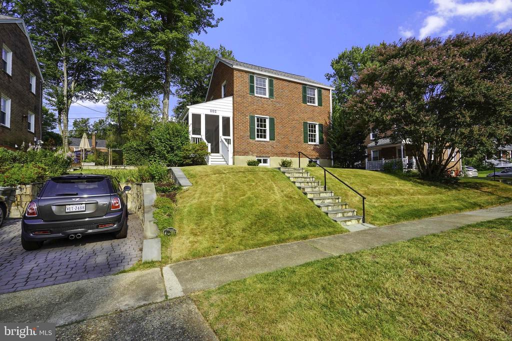 226 N EDISON STREET