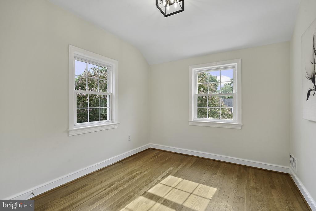 226 N EDISON STREET
