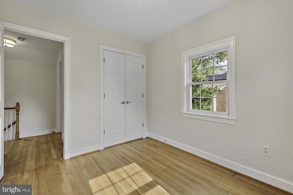 226 N EDISON STREET