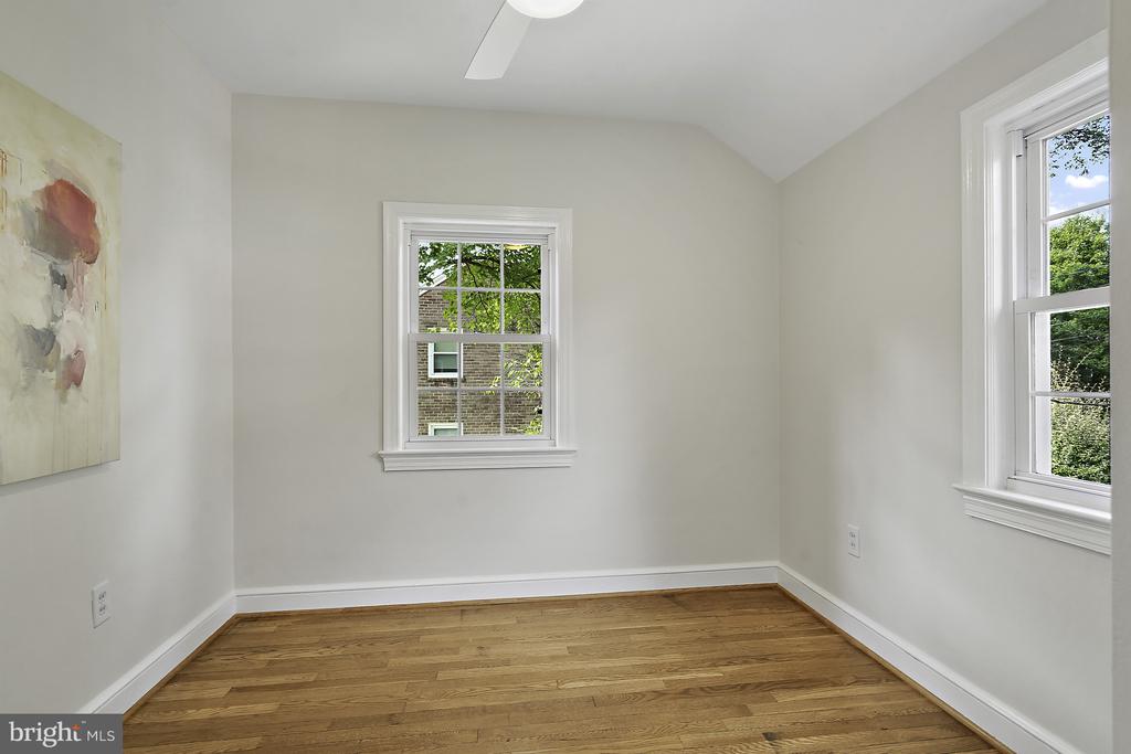 226 N EDISON STREET