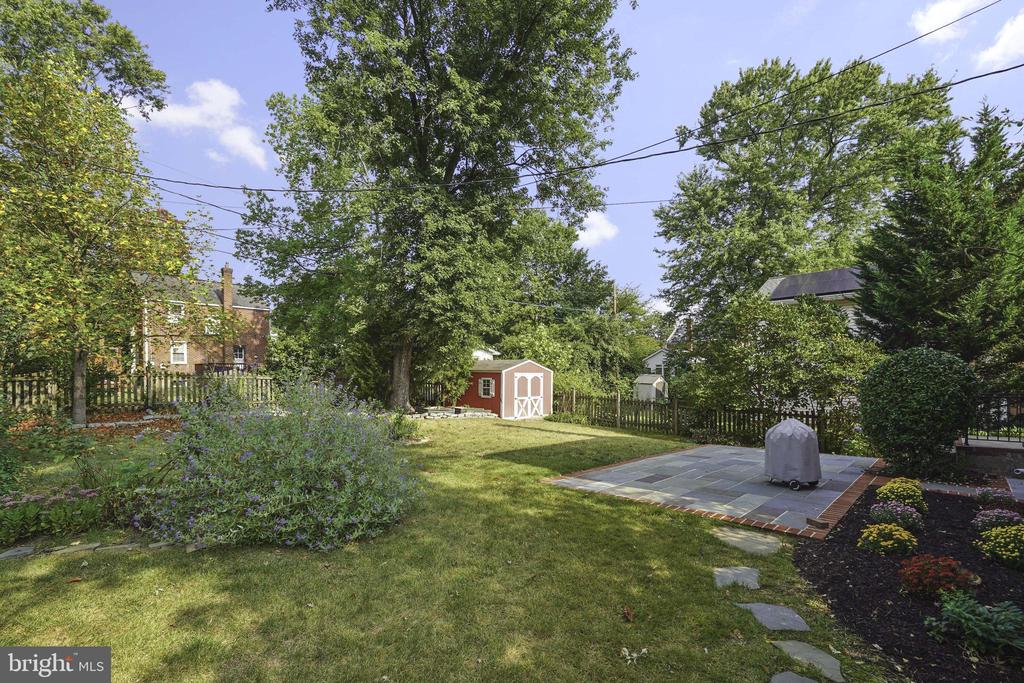226 N EDISON STREET