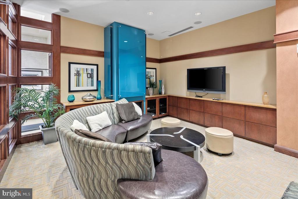 2720 S ARLINGTON MILL DRIVE Unit: 1107