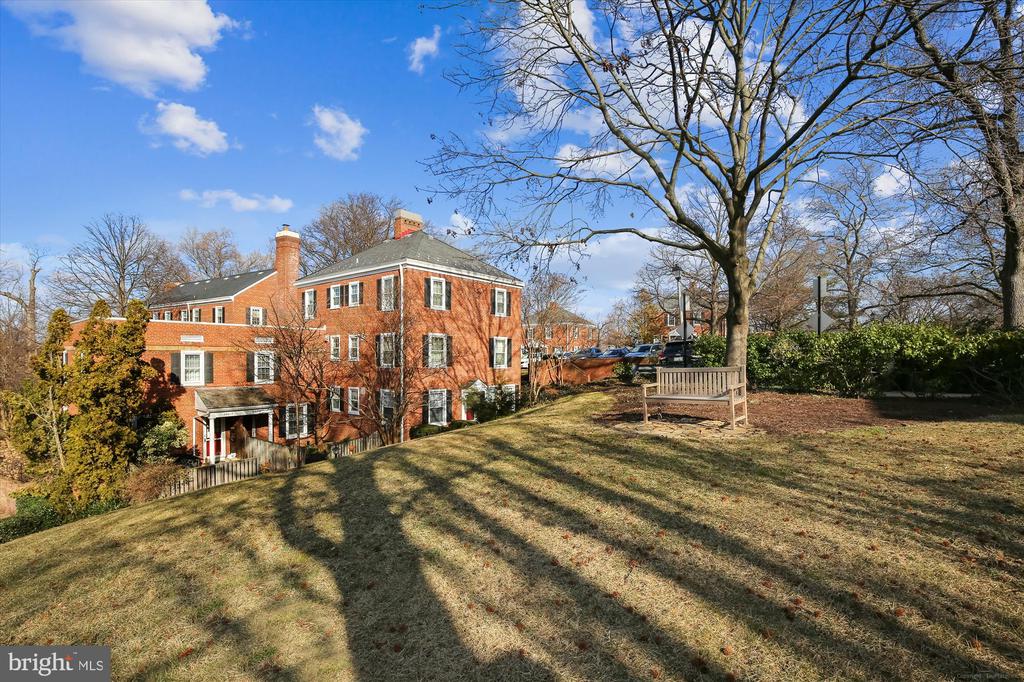 3000 S COLUMBUS STREET S B2