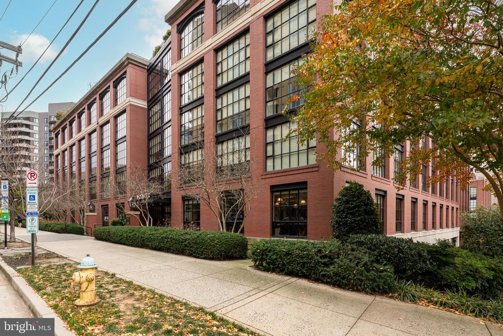 1600 CLARENDON BOULEVARD W108