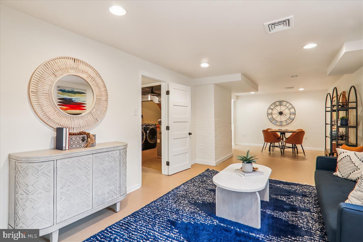 941 N MCKINLEY ROAD