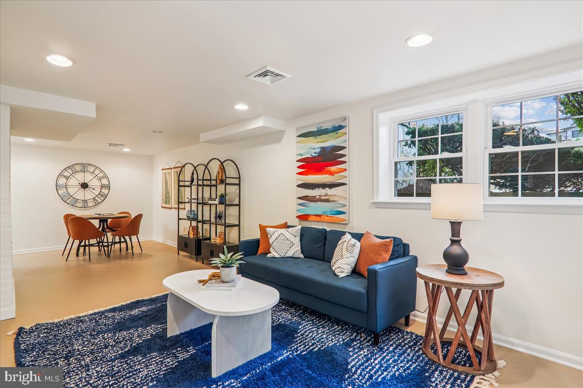 941 N MCKINLEY ROAD