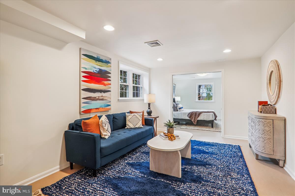 941 N MCKINLEY ROAD