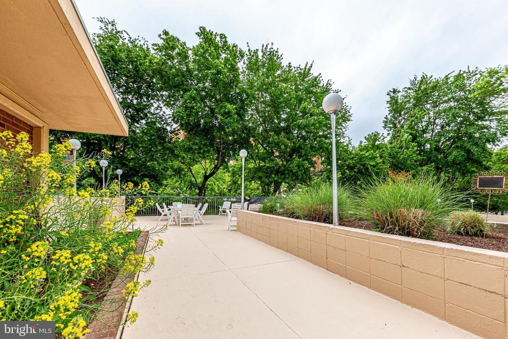 1300 ARMY NAVY DRIVE 510