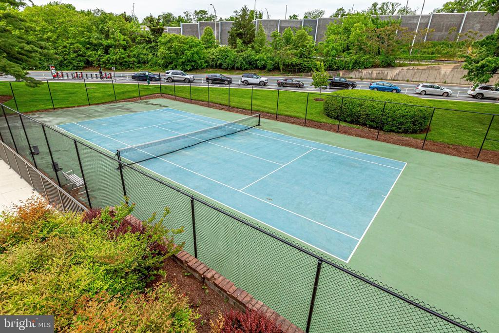 1300 ARMY NAVY DRIVE 510