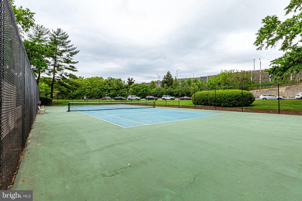 1300 ARMY NAVY DRIVE 510
