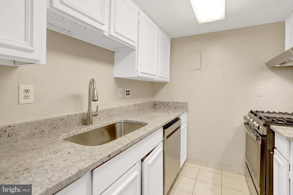1300 ARMY NAVY DRIVE 510