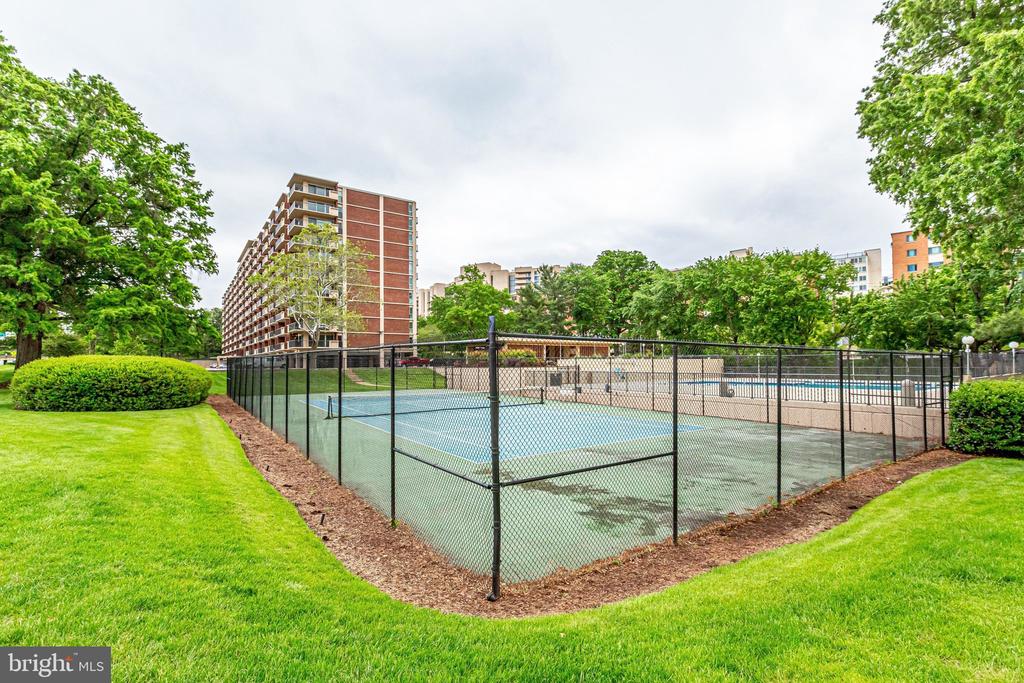 1300 ARMY NAVY DRIVE 510