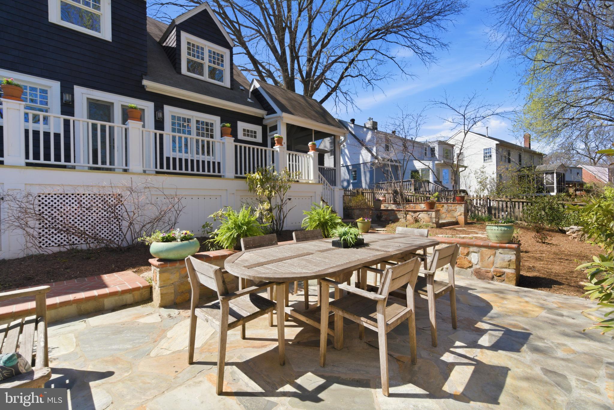 2307 N WAKEFIELD STREET