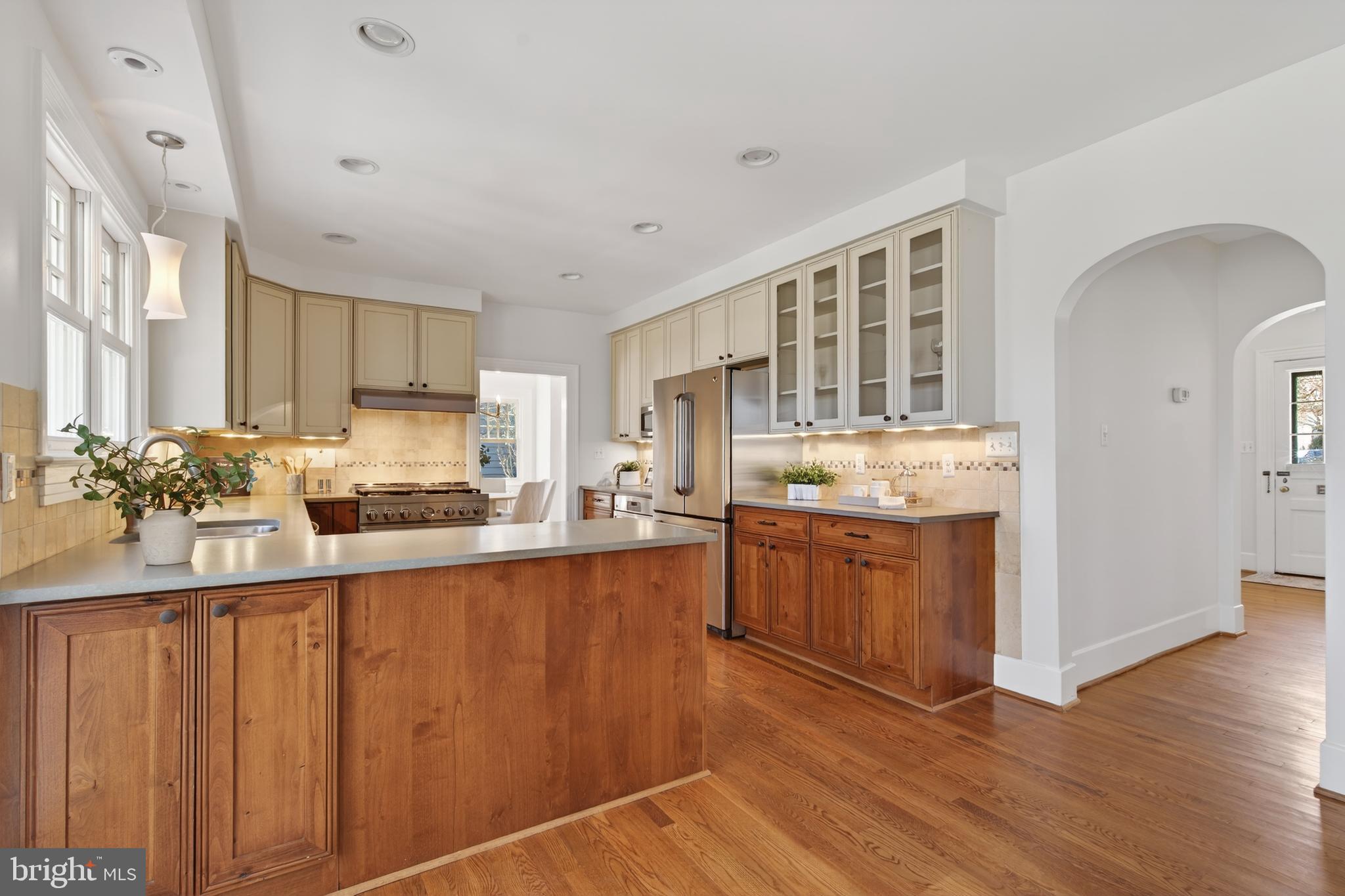 2307 N WAKEFIELD STREET