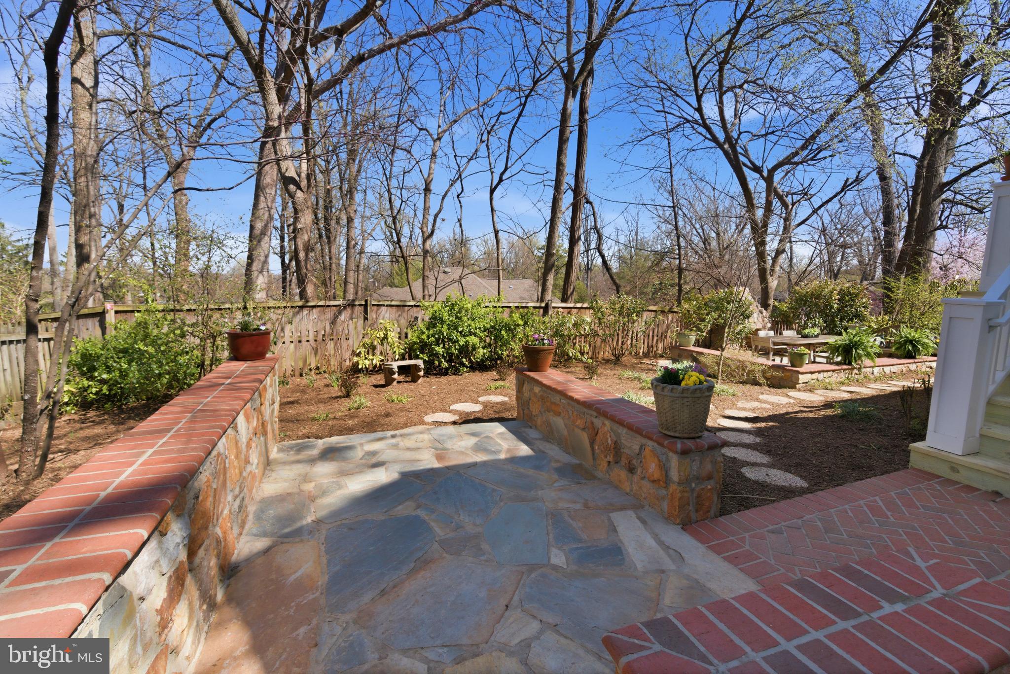 2307 N WAKEFIELD STREET