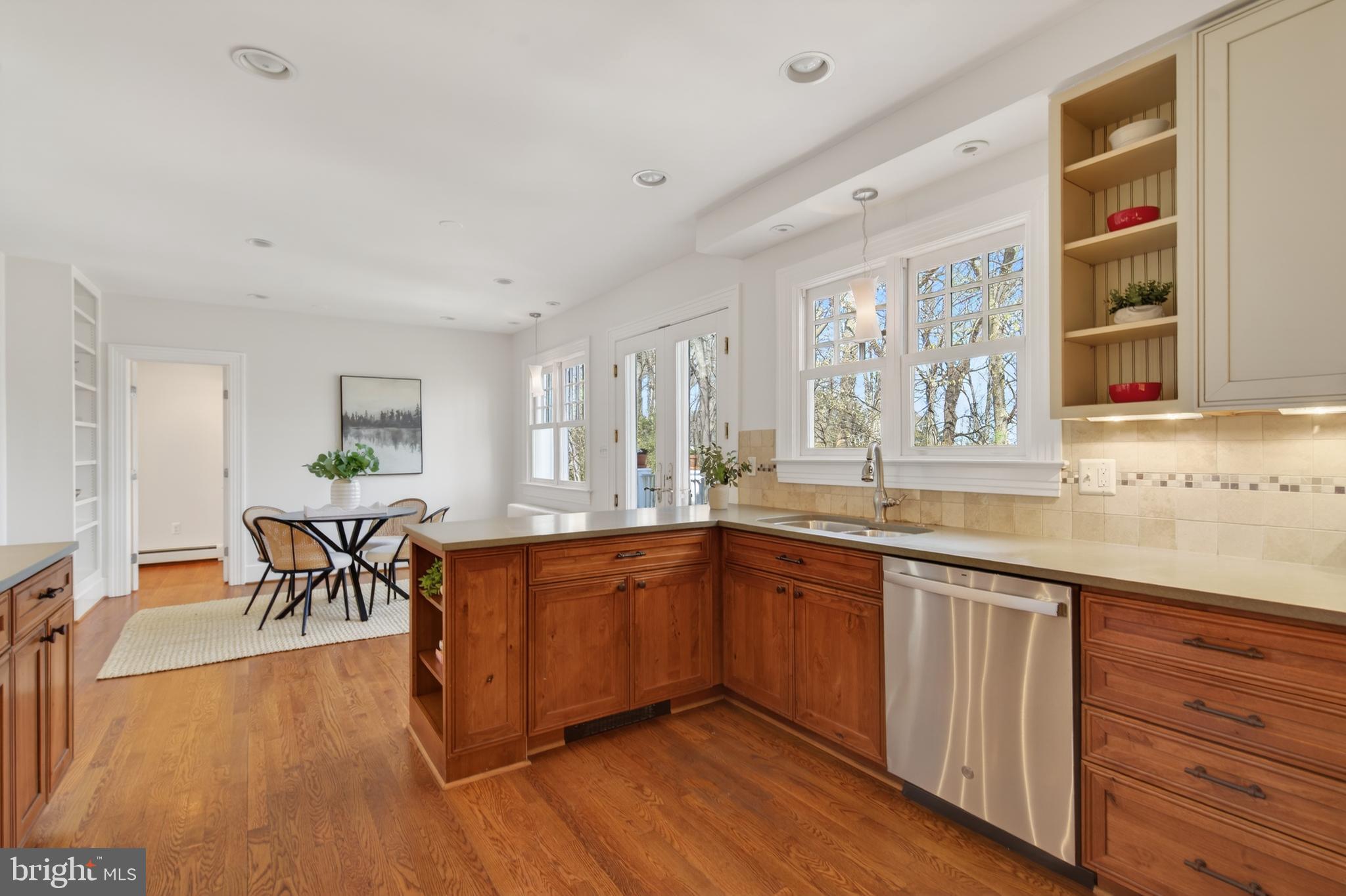 2307 N WAKEFIELD STREET