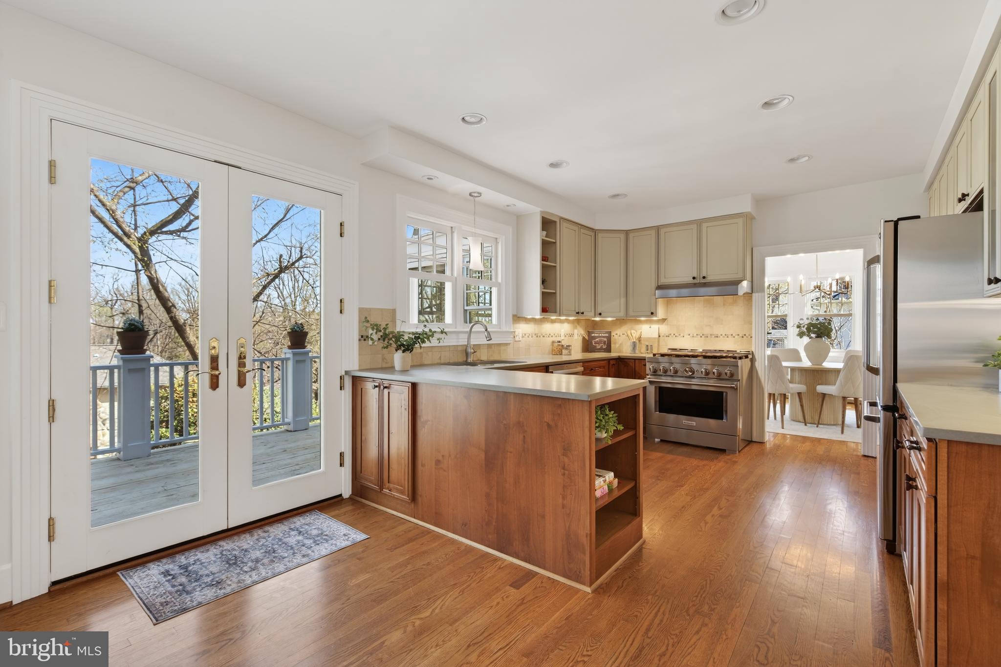 2307 N WAKEFIELD STREET