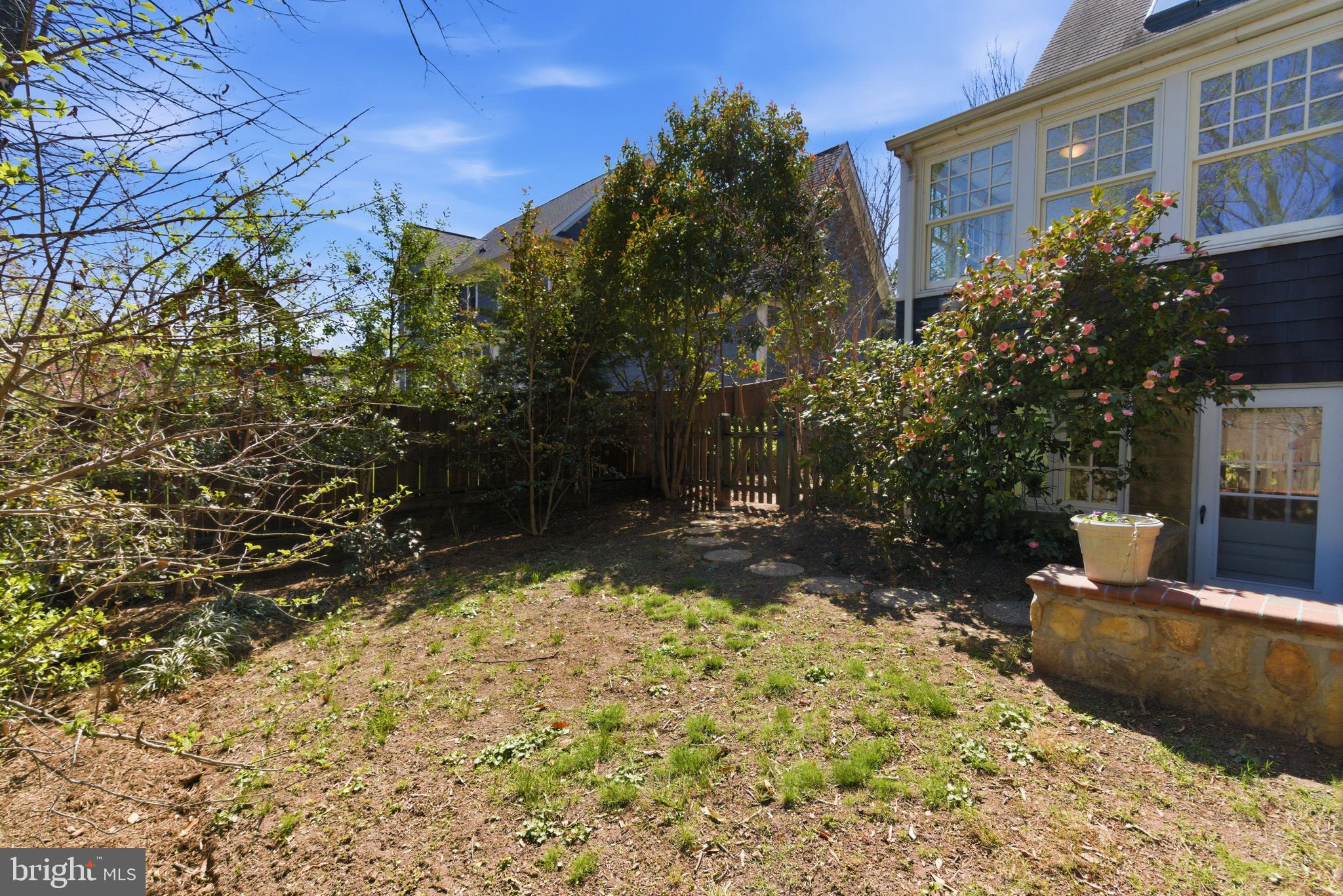 2307 N WAKEFIELD STREET