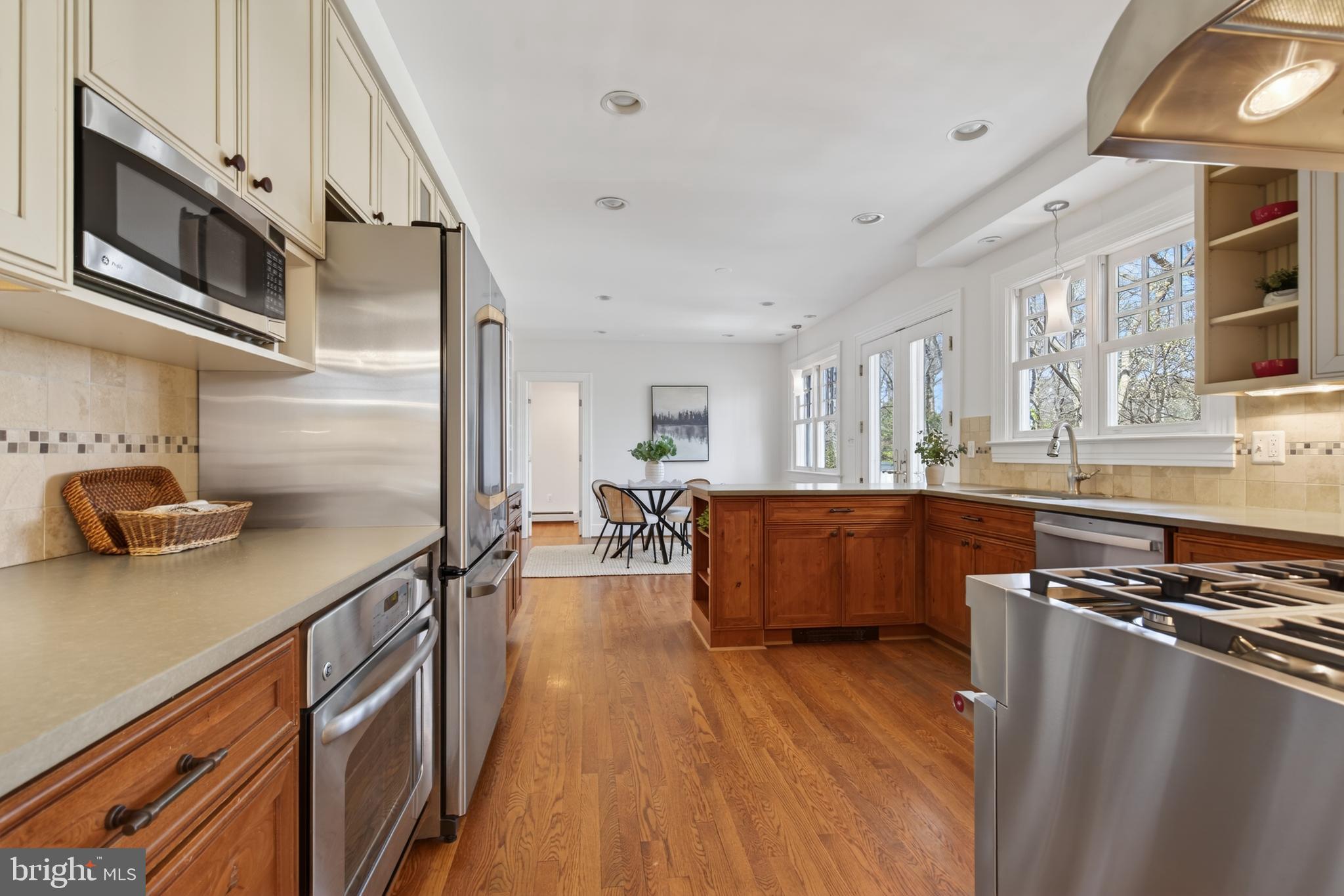 2307 N WAKEFIELD STREET