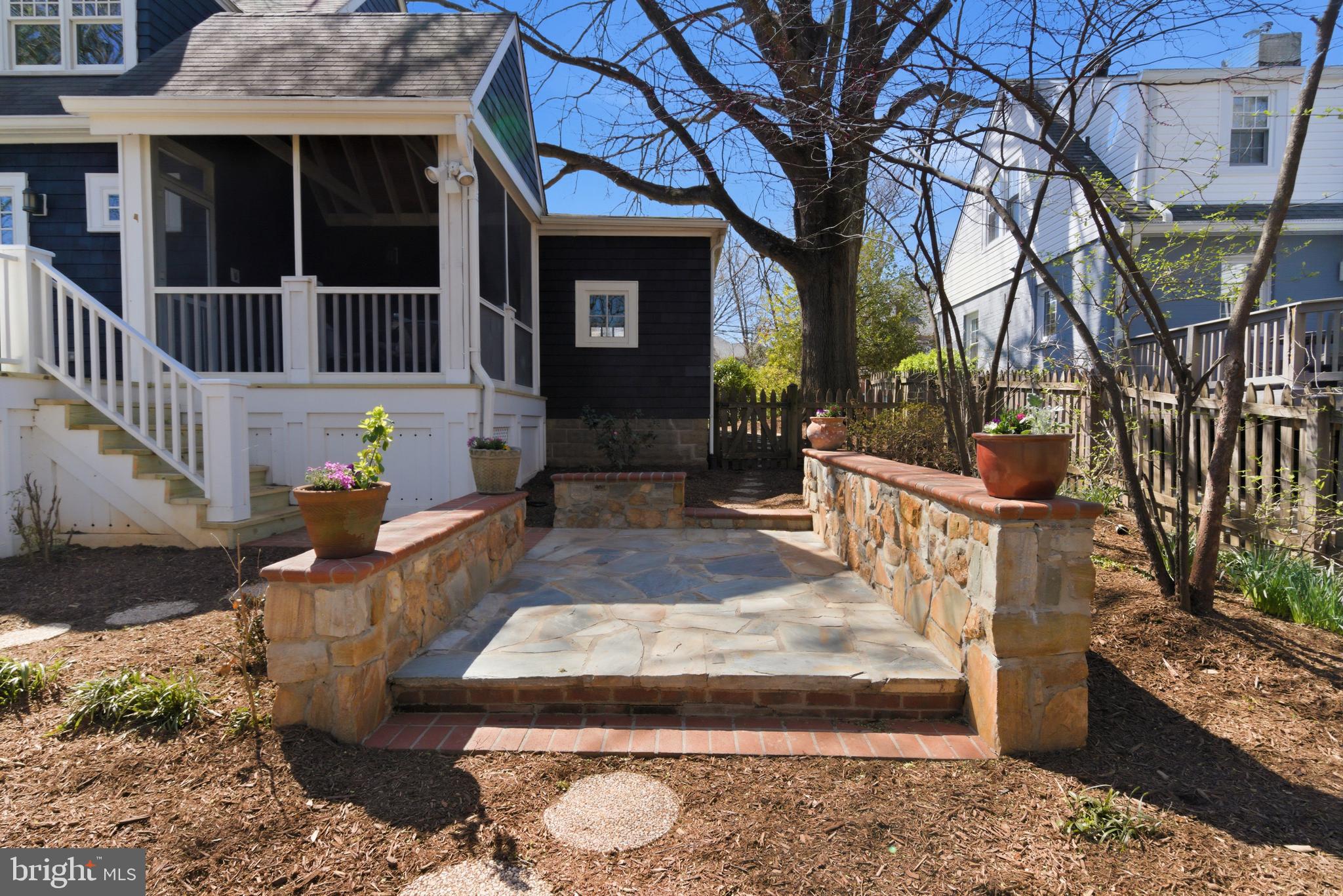 2307 N WAKEFIELD STREET