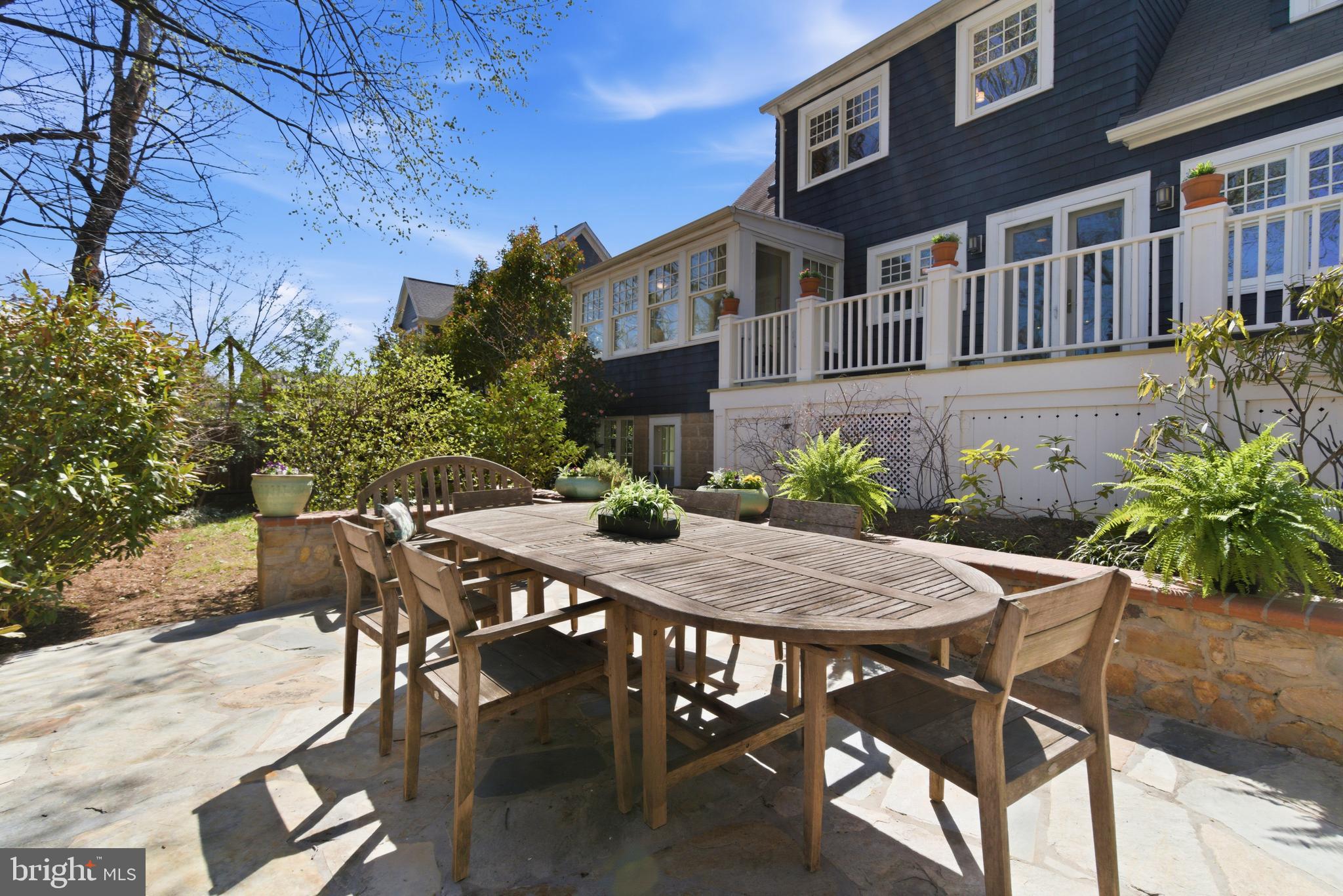 2307 N WAKEFIELD STREET