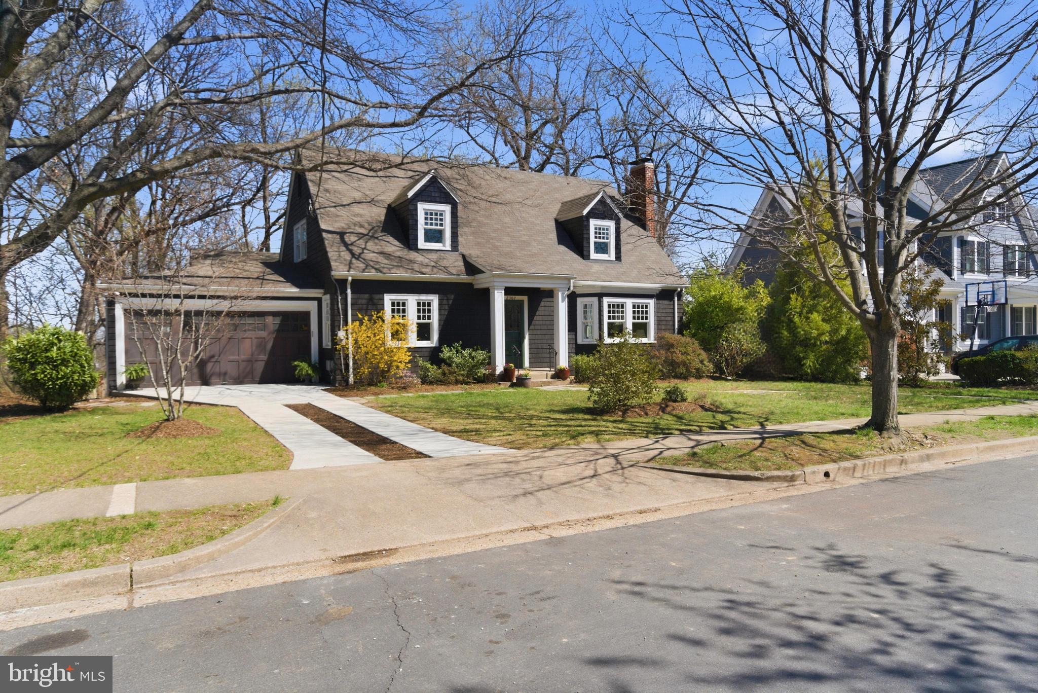 2307 N WAKEFIELD STREET