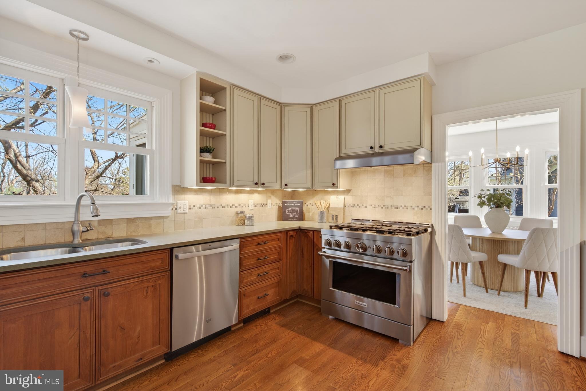 2307 N WAKEFIELD STREET