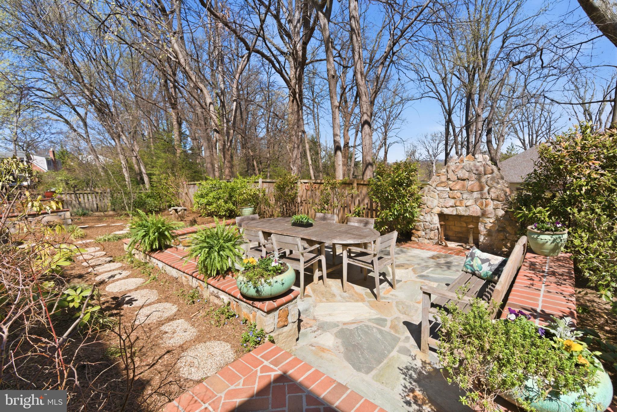 2307 N WAKEFIELD STREET