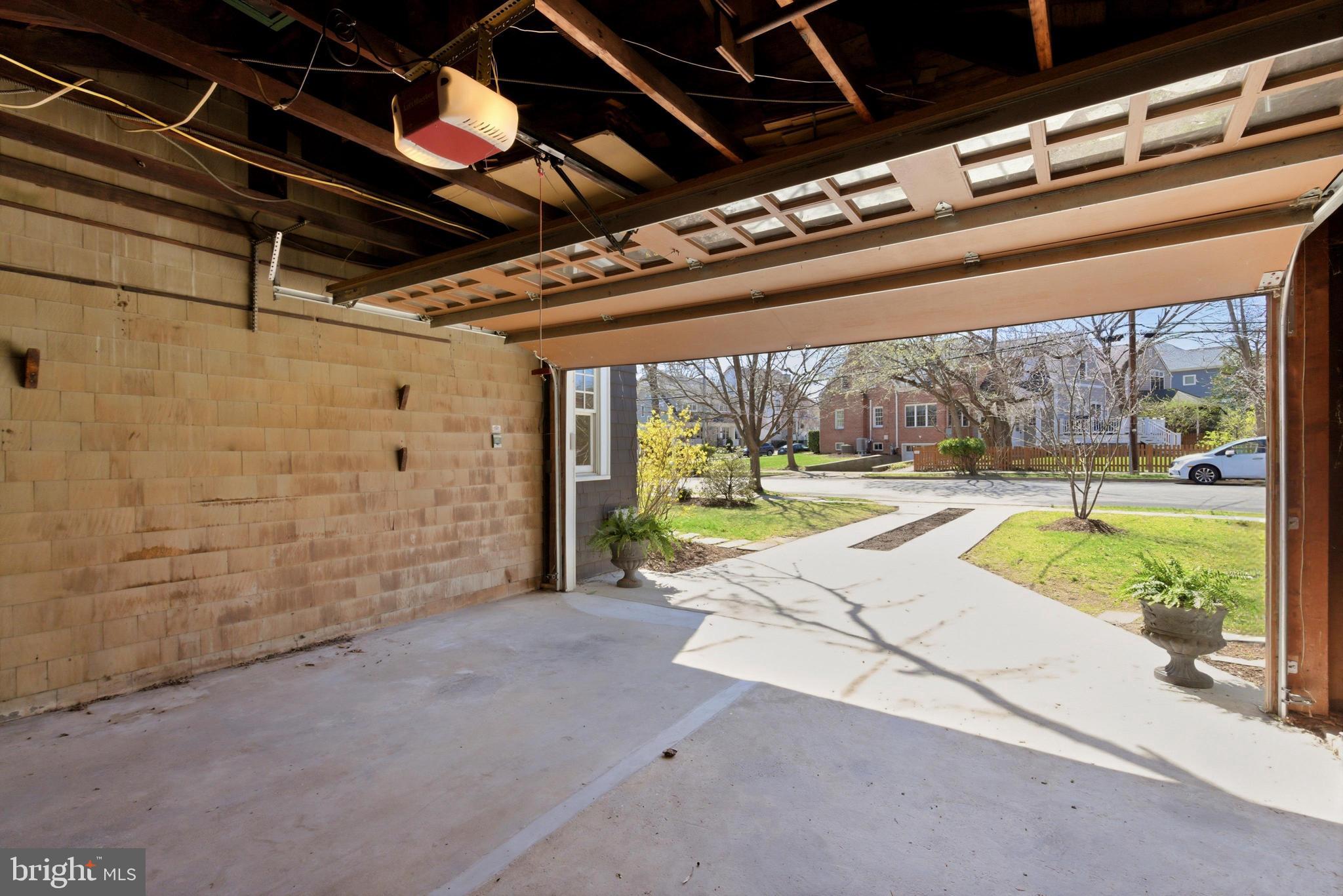 2307 N WAKEFIELD STREET