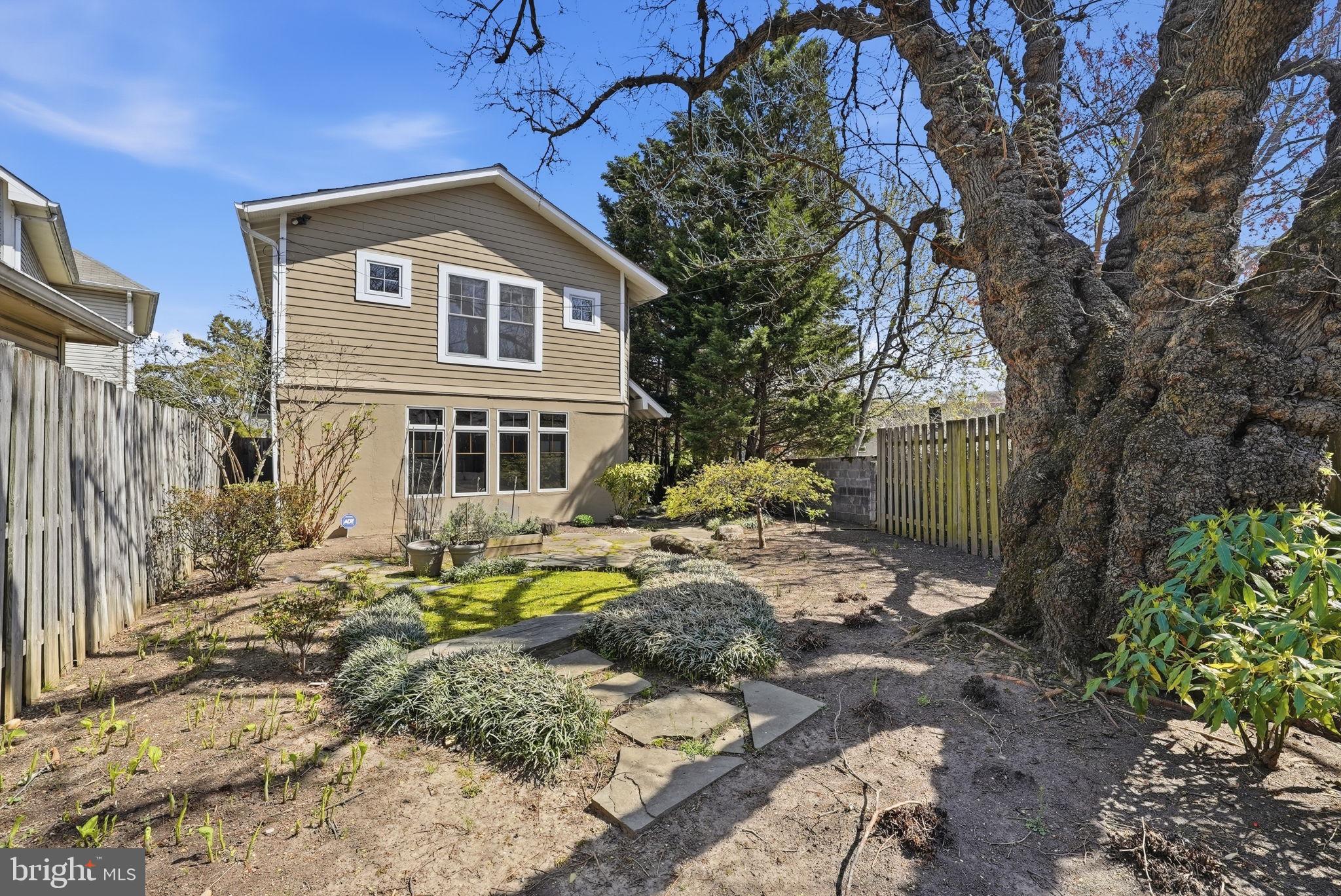 1526 N EDGEWOOD STREET