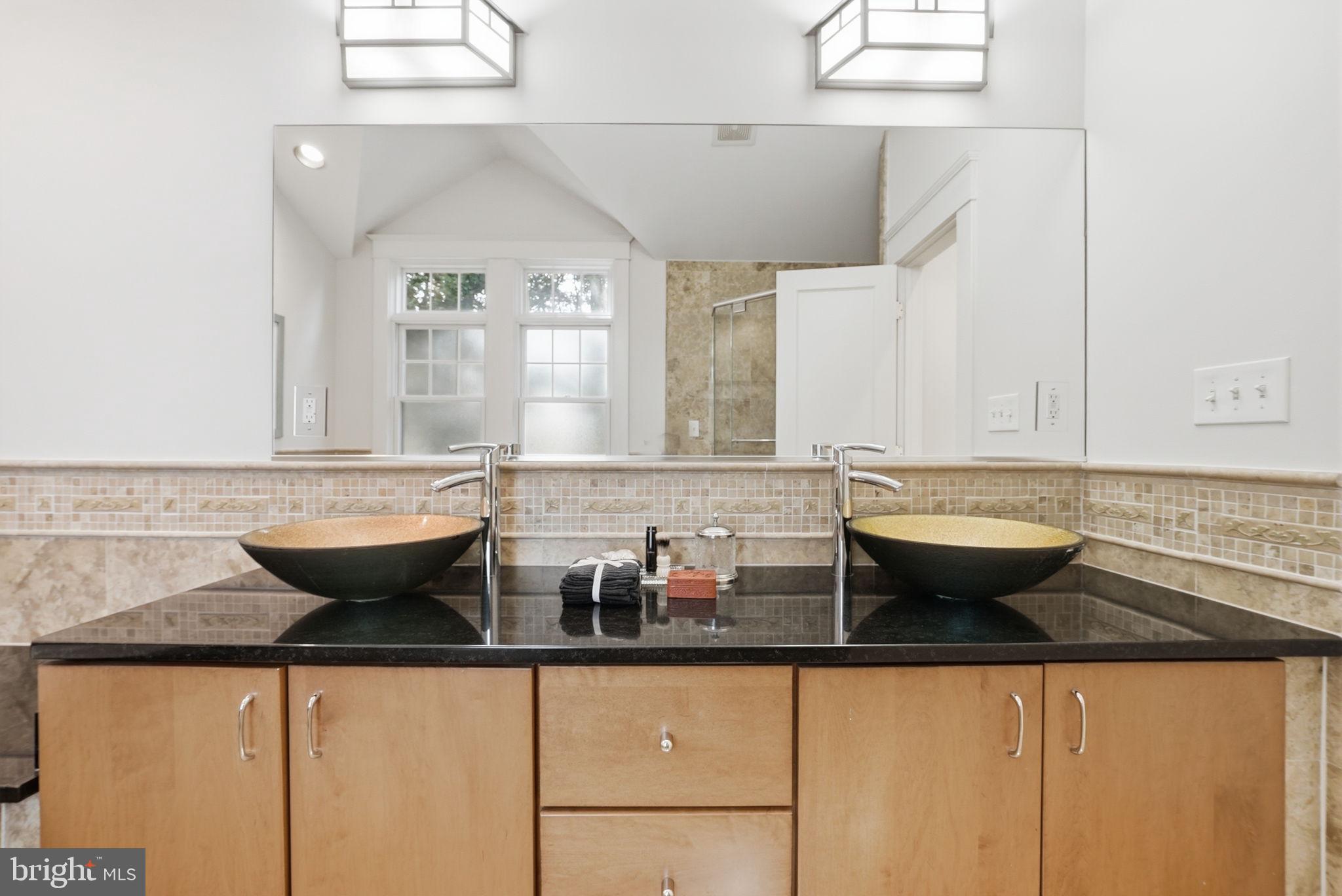 1526 N EDGEWOOD STREET