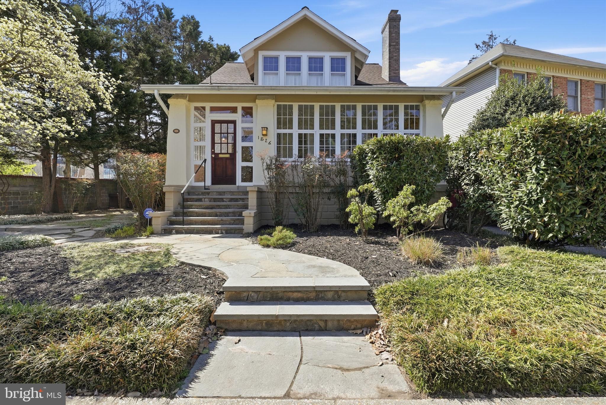 1526 N EDGEWOOD STREET