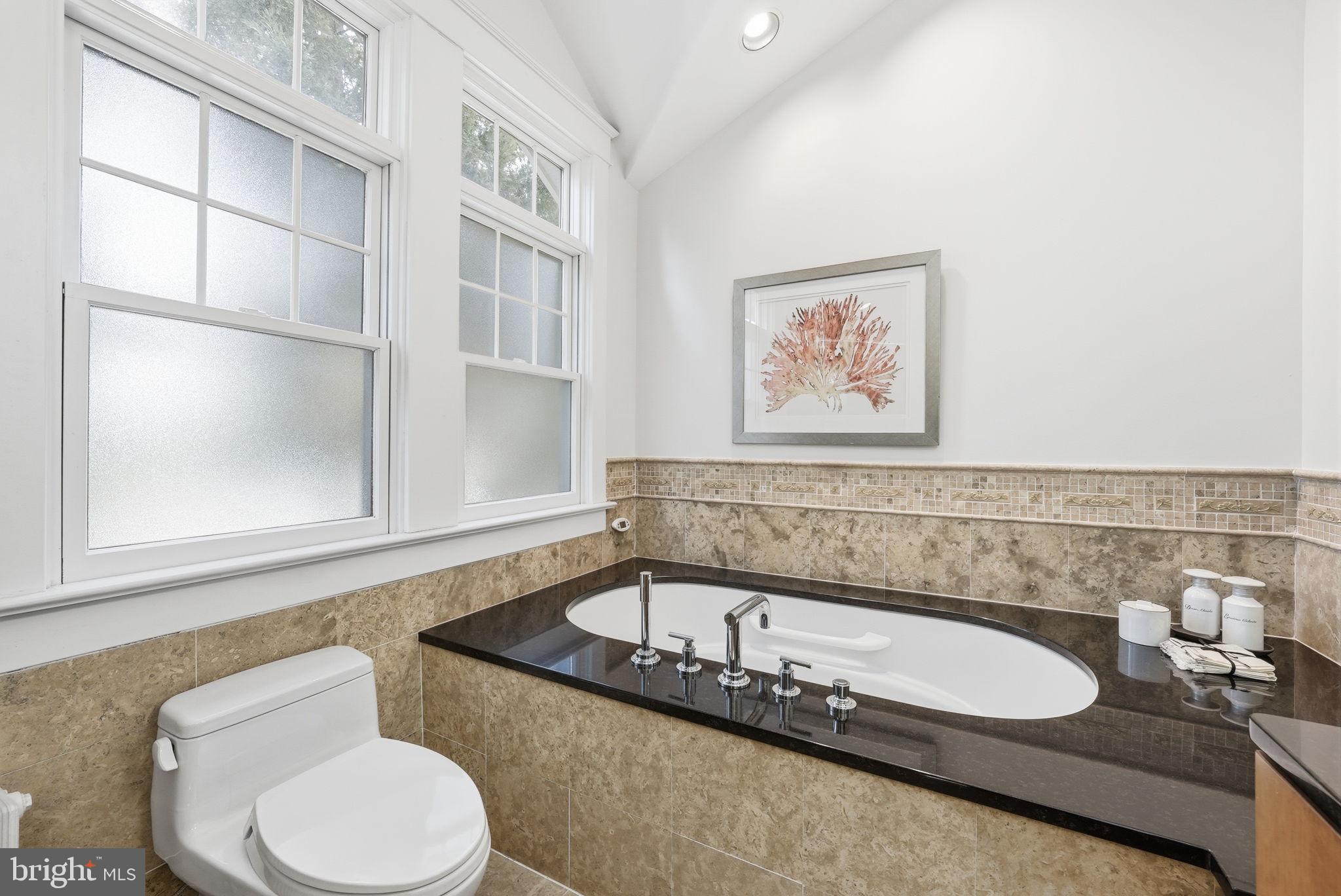 1526 N EDGEWOOD STREET