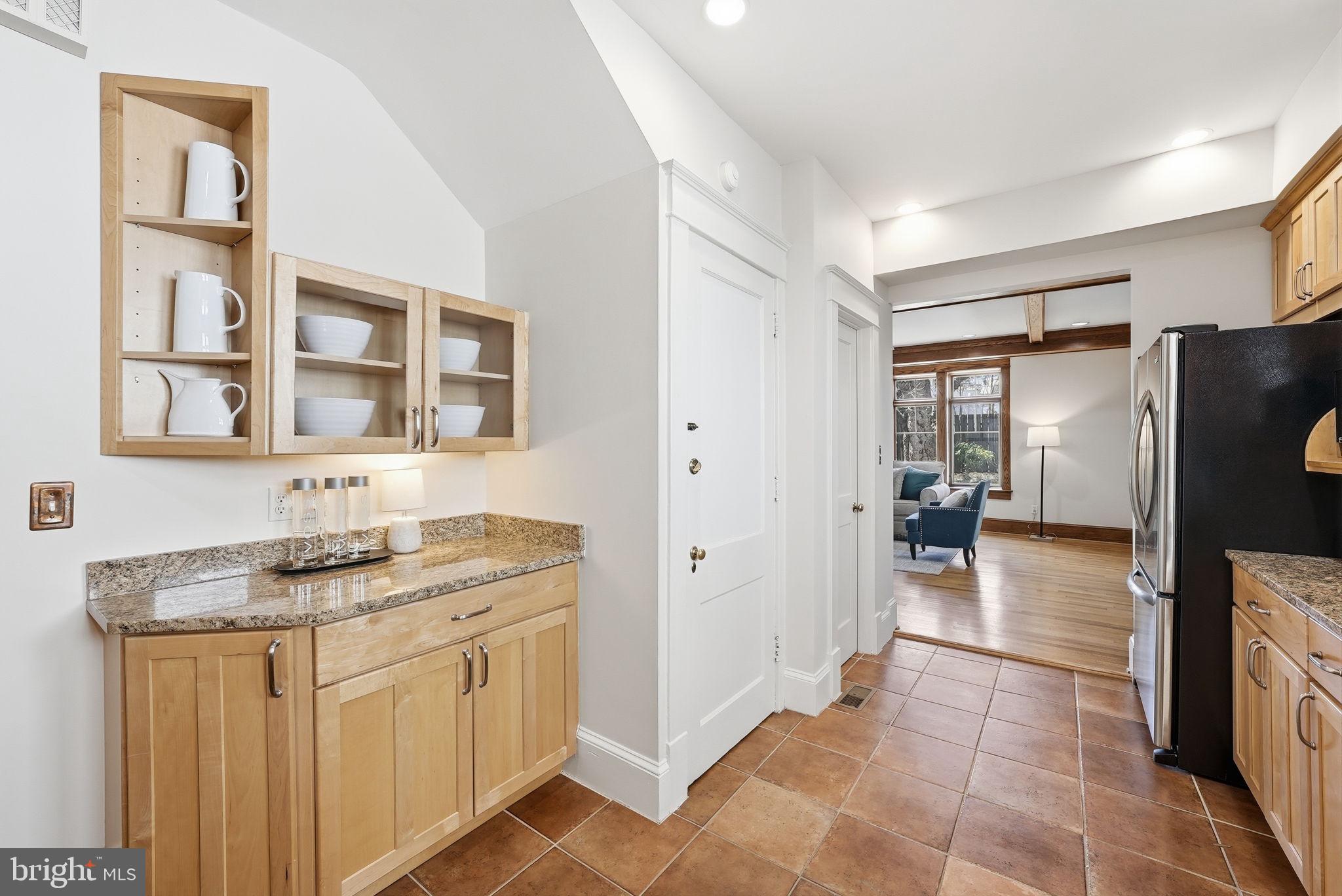 1526 N EDGEWOOD STREET