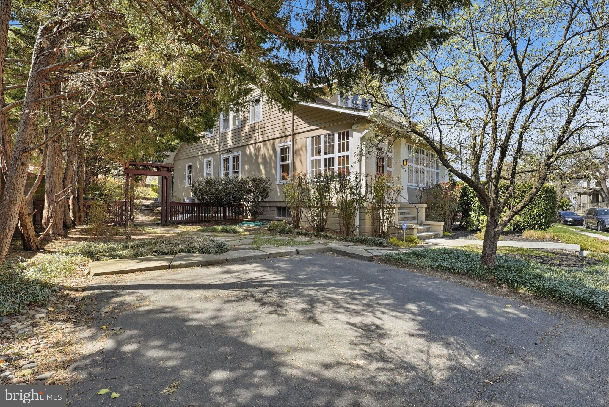 1526 N EDGEWOOD STREET