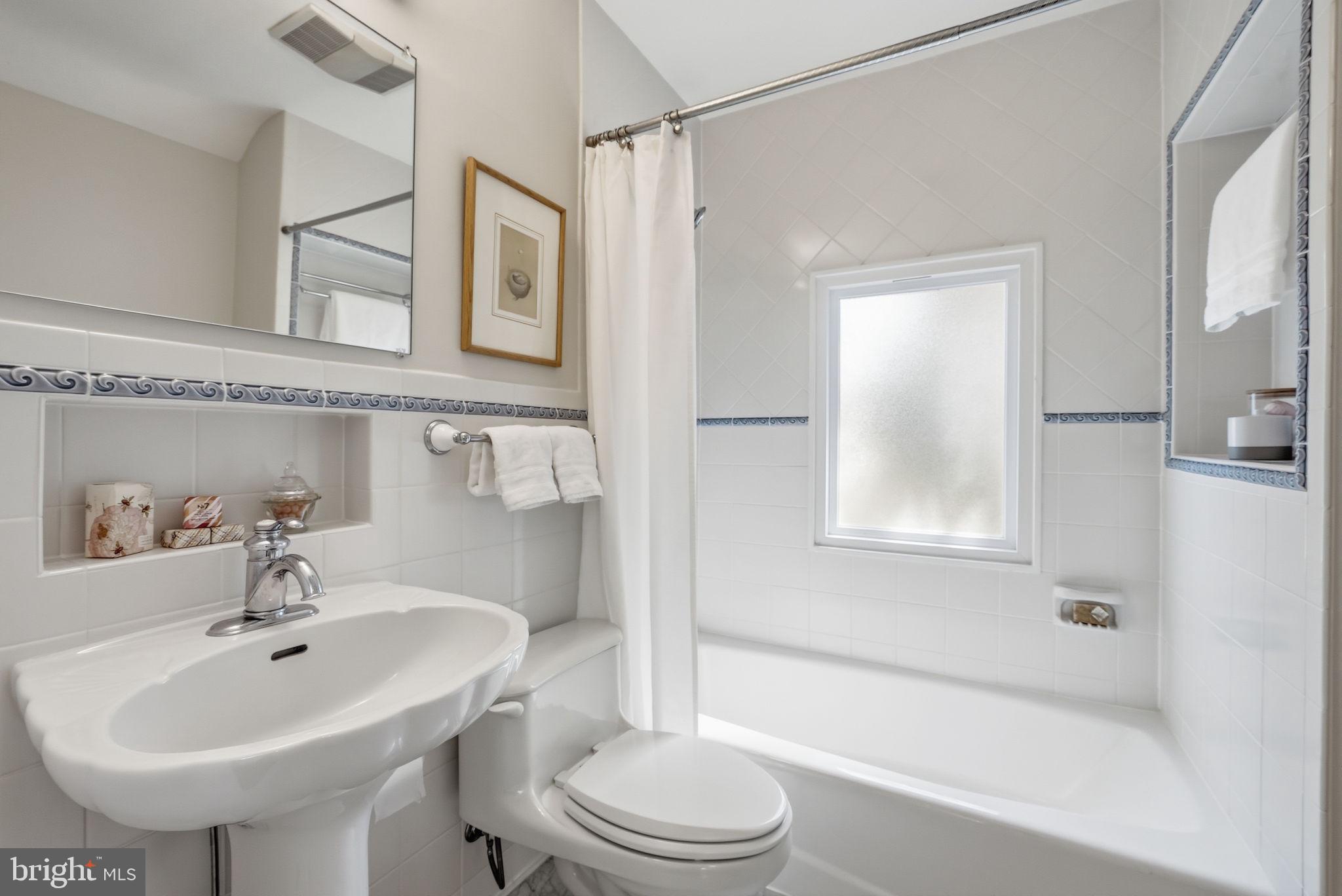 1526 N EDGEWOOD STREET