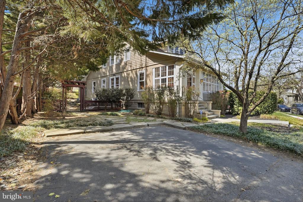 1526 N EDGEWOOD STREET