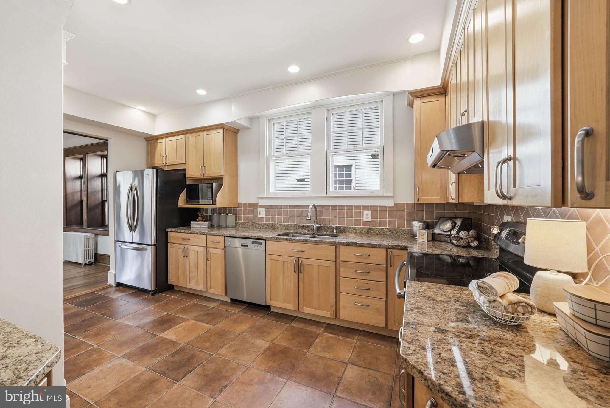 1526 N EDGEWOOD STREET