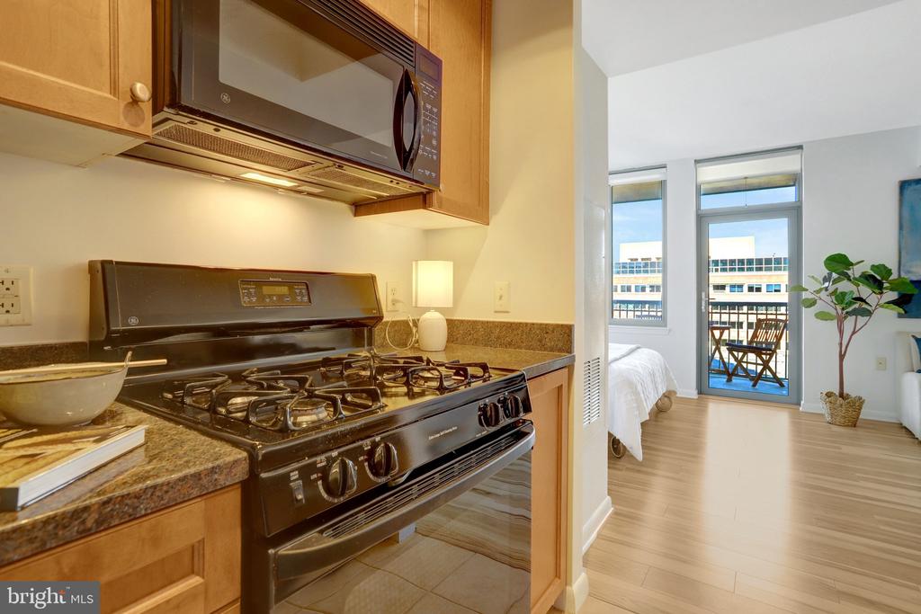 851 N GLEBE ROAD 812