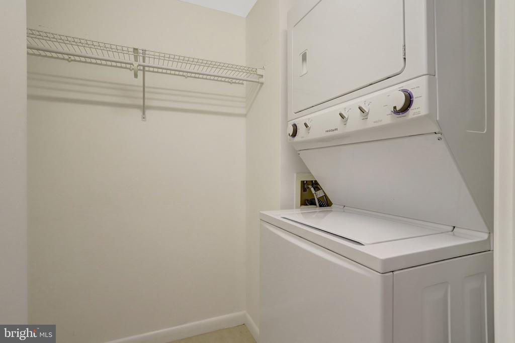 851 N GLEBE ROAD 812