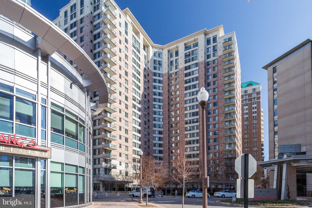 851 N GLEBE ROAD 812