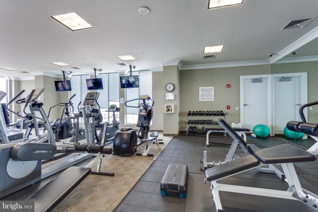 851 N GLEBE ROAD 812
