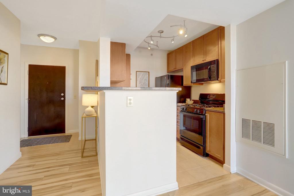 851 N GLEBE ROAD 812