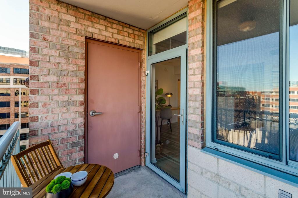 851 N GLEBE ROAD 812