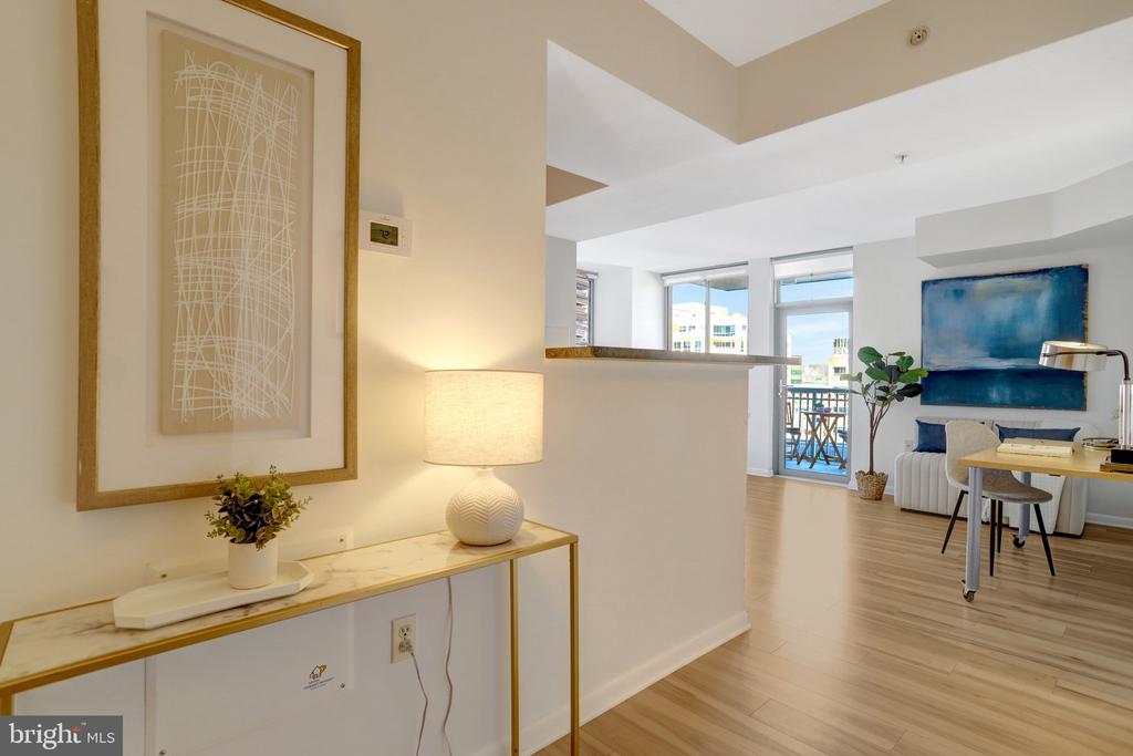851 N GLEBE ROAD 812