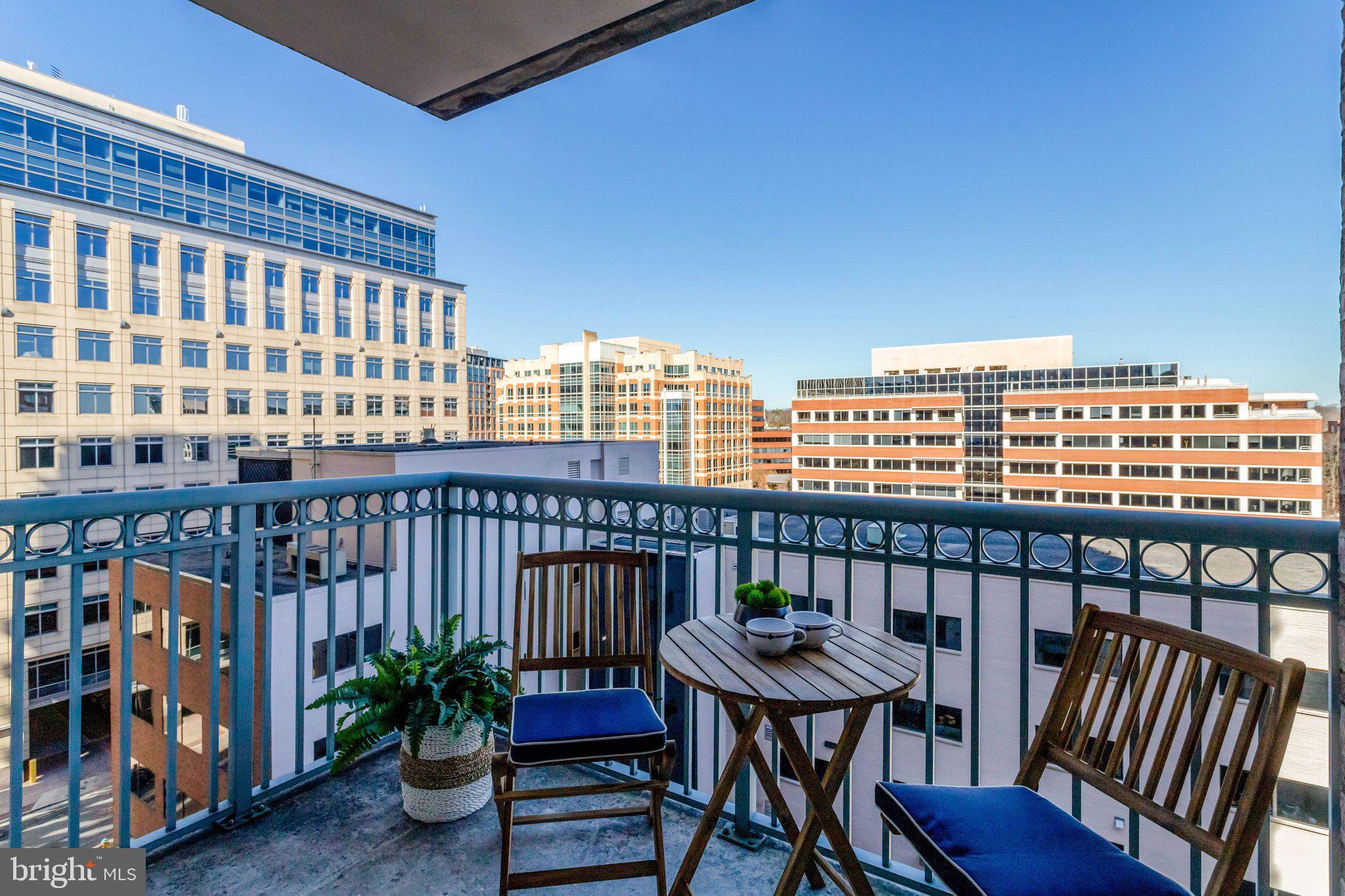 851 N GLEBE ROAD 812