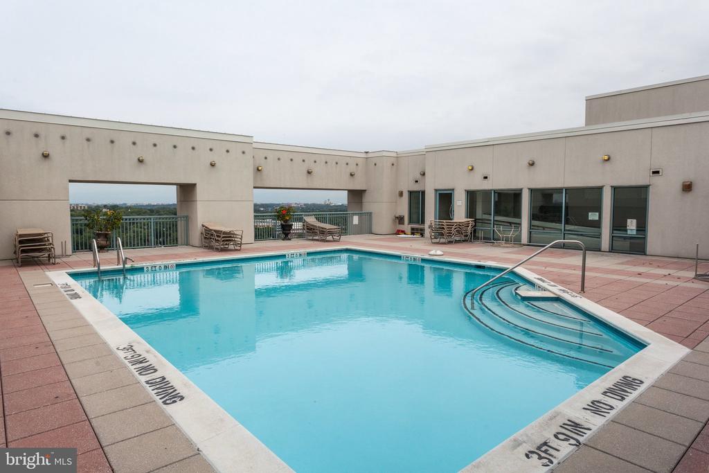 851 N GLEBE ROAD 812