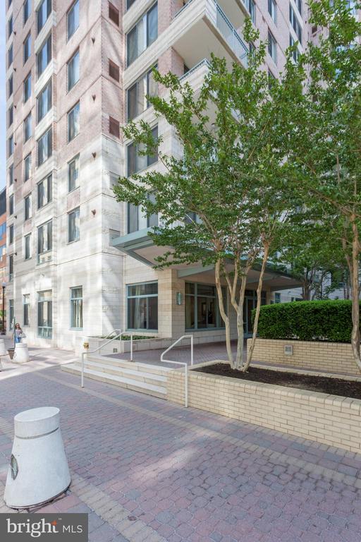 851 N GLEBE ROAD 812